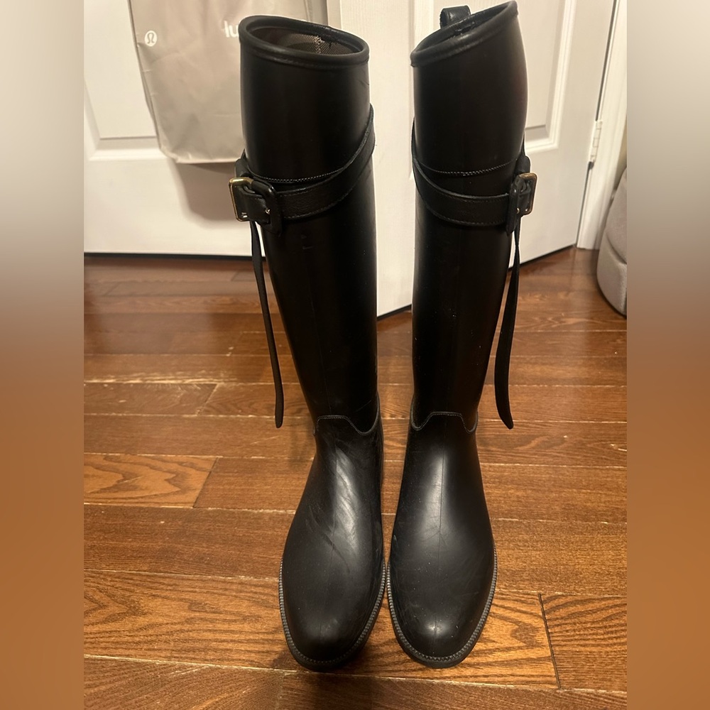 Burberry Black rain boots 👢